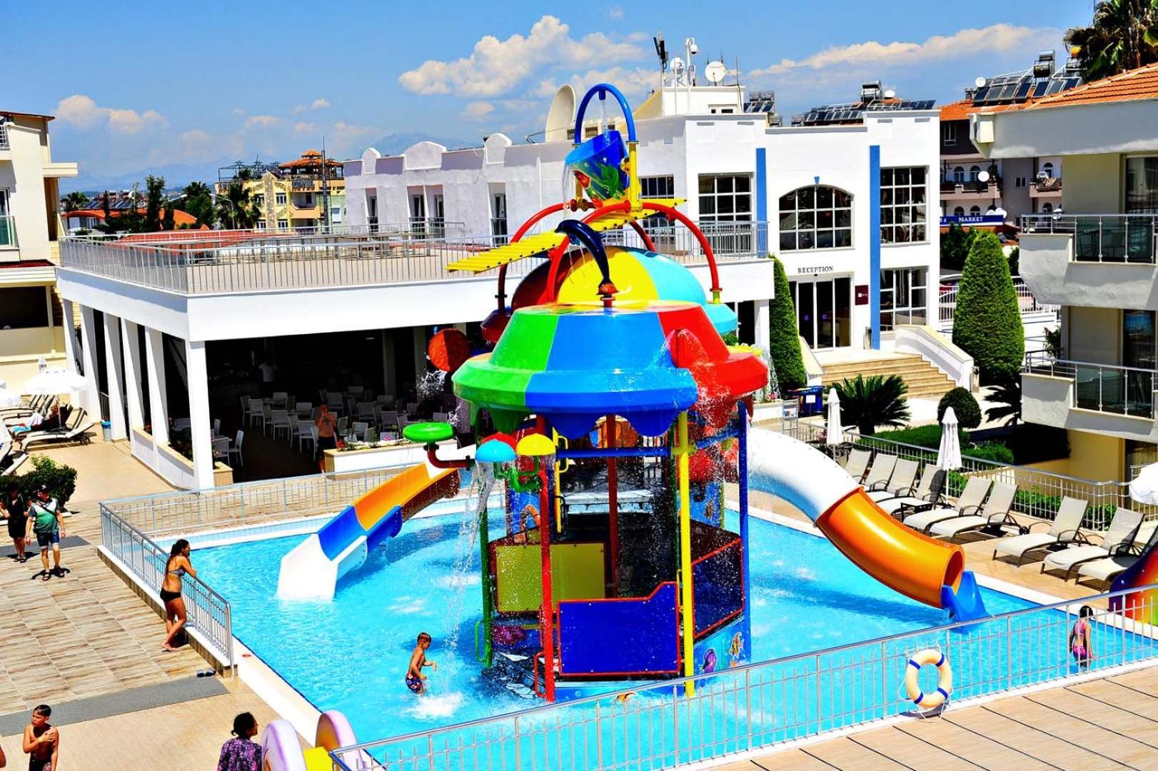 Dream Family Club Hotel Side Exterior photo