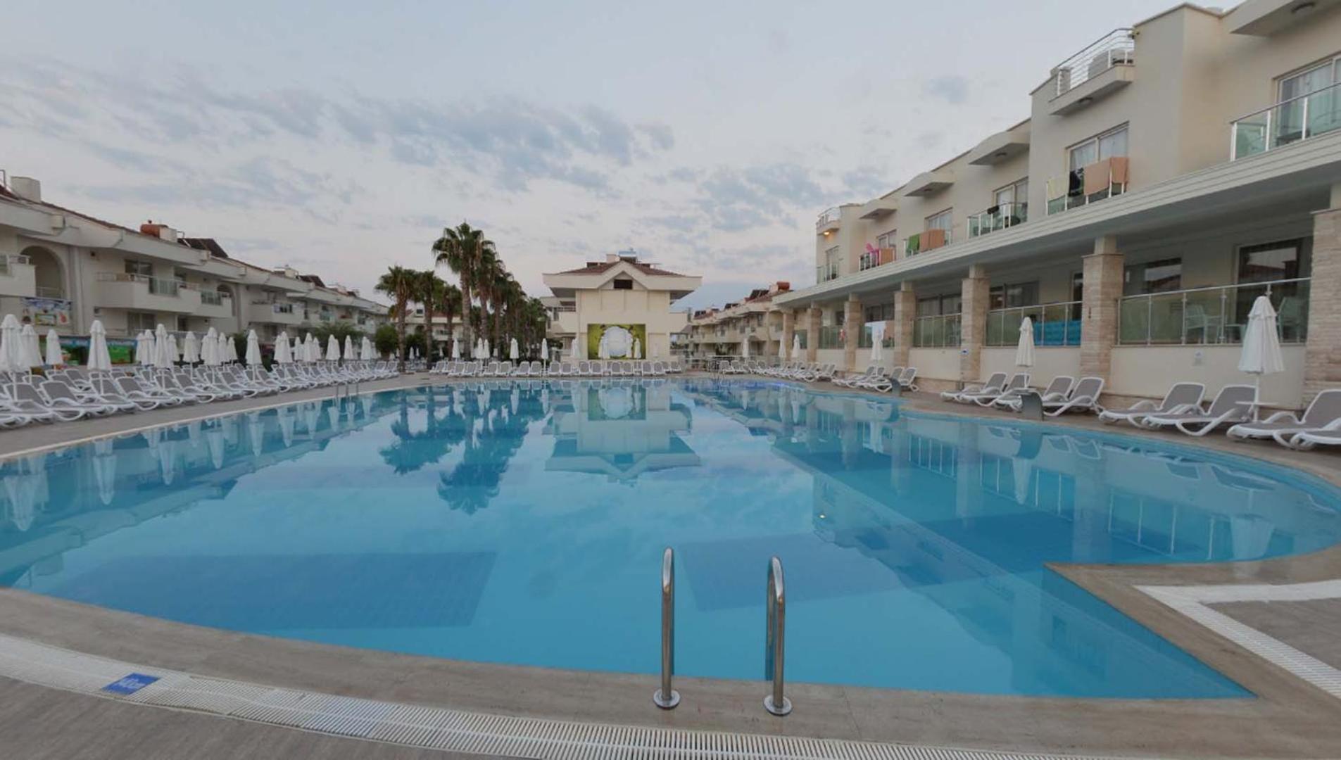 Dream Family Club Hotel Side Exterior photo